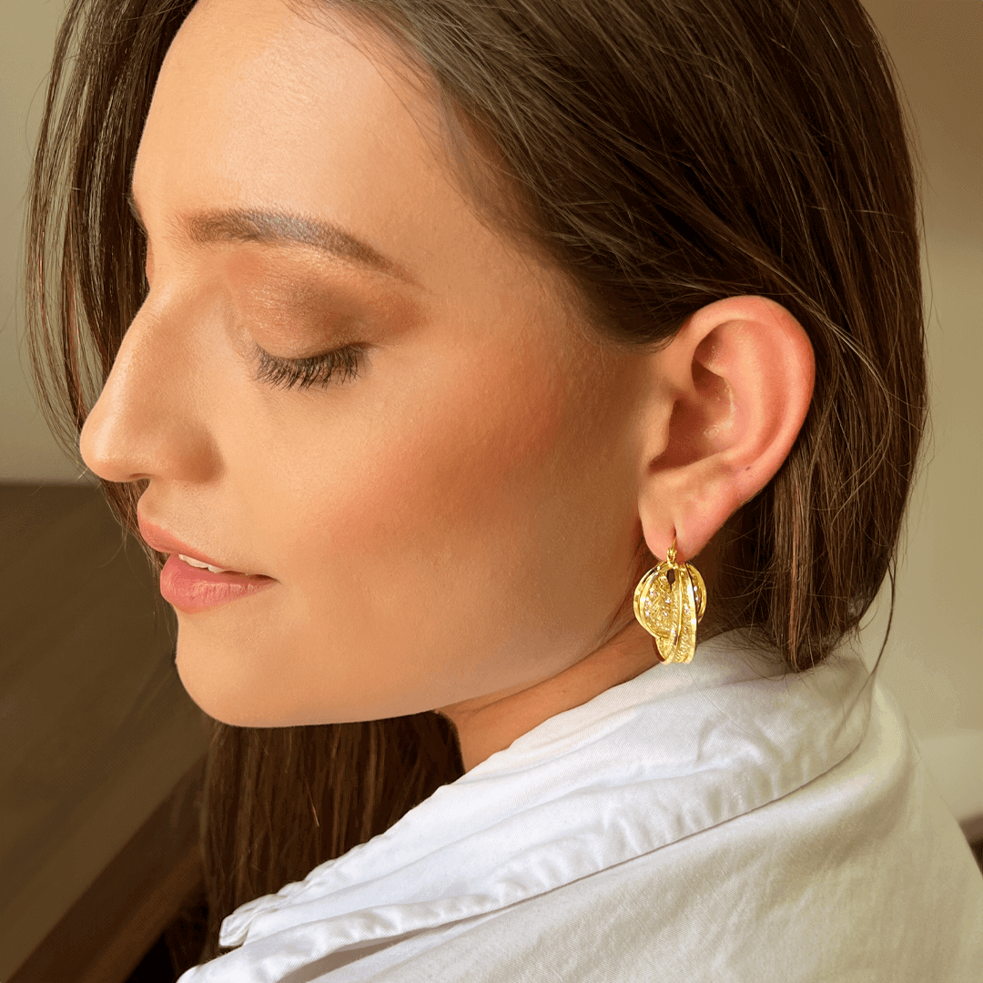 Aretes Entrelazo Dorado + obsequio